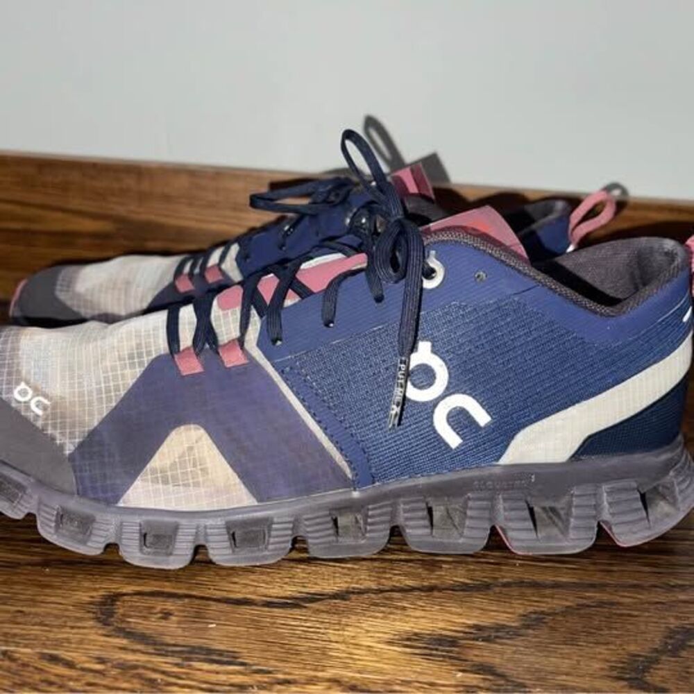 Women’s Size 8 On Cloud Running Athletic Shoes